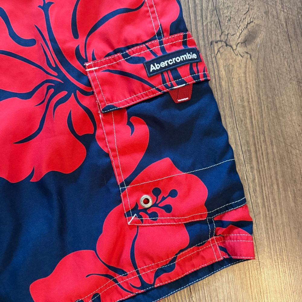 Abercrombie Board Shorts Mens 36 Navy Red Hibiscus Floral Cargo Swim Trunks Surf - Picture 3 of 12